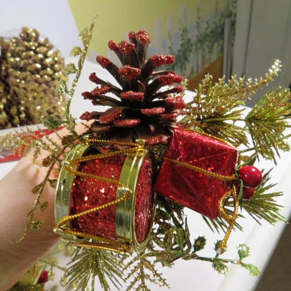 Holiday Picks and Pinecones NEW with Tags - Picture 4 of 8